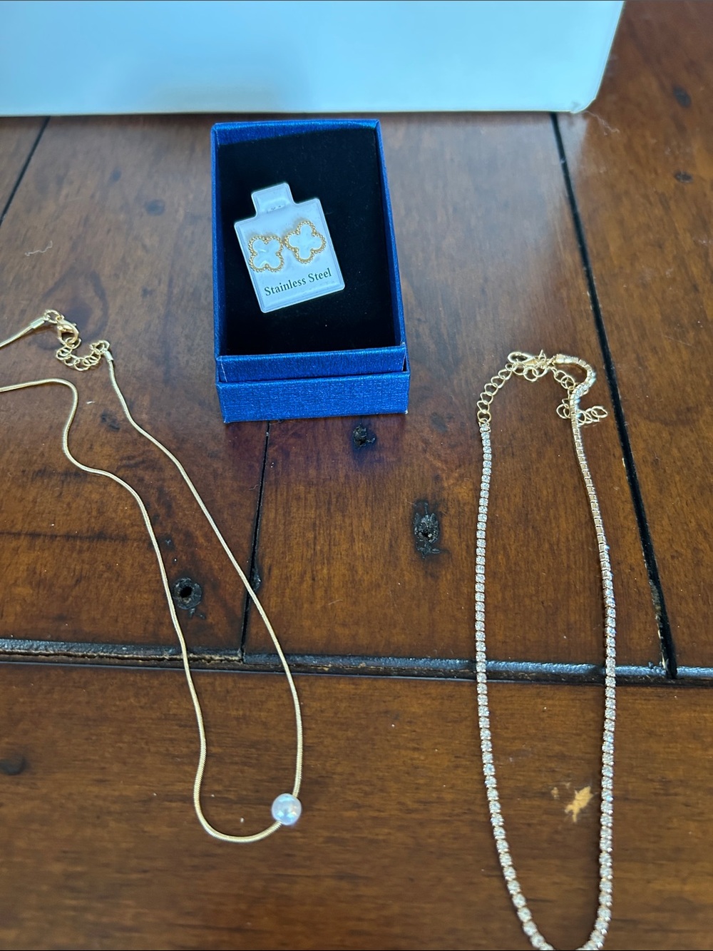 Elegant Gold Tennis Necklace, pearl Necklaces and White earrings.
